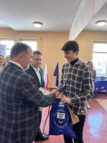 431553384 861807432416426 5587922782266109556 n